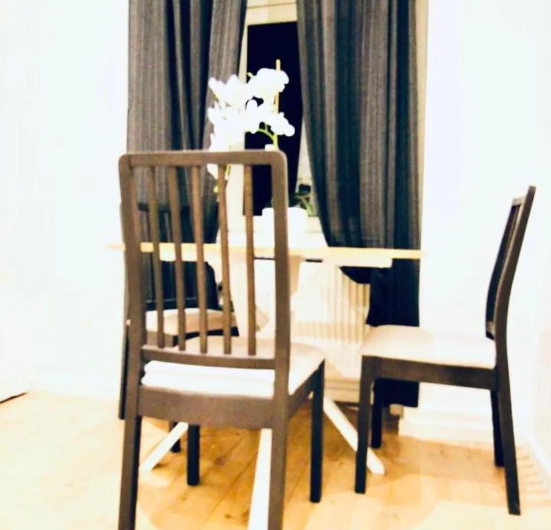 Super Central Cozy 5 Bedroom Shared Apt 10Min Walk To Augarten Wenen