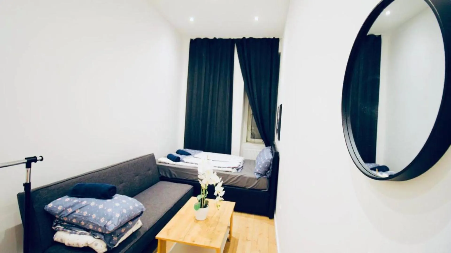 Super Central Cozy 5 Bedroom Shared Apt 10Min Walk To Augarten Viena Austria