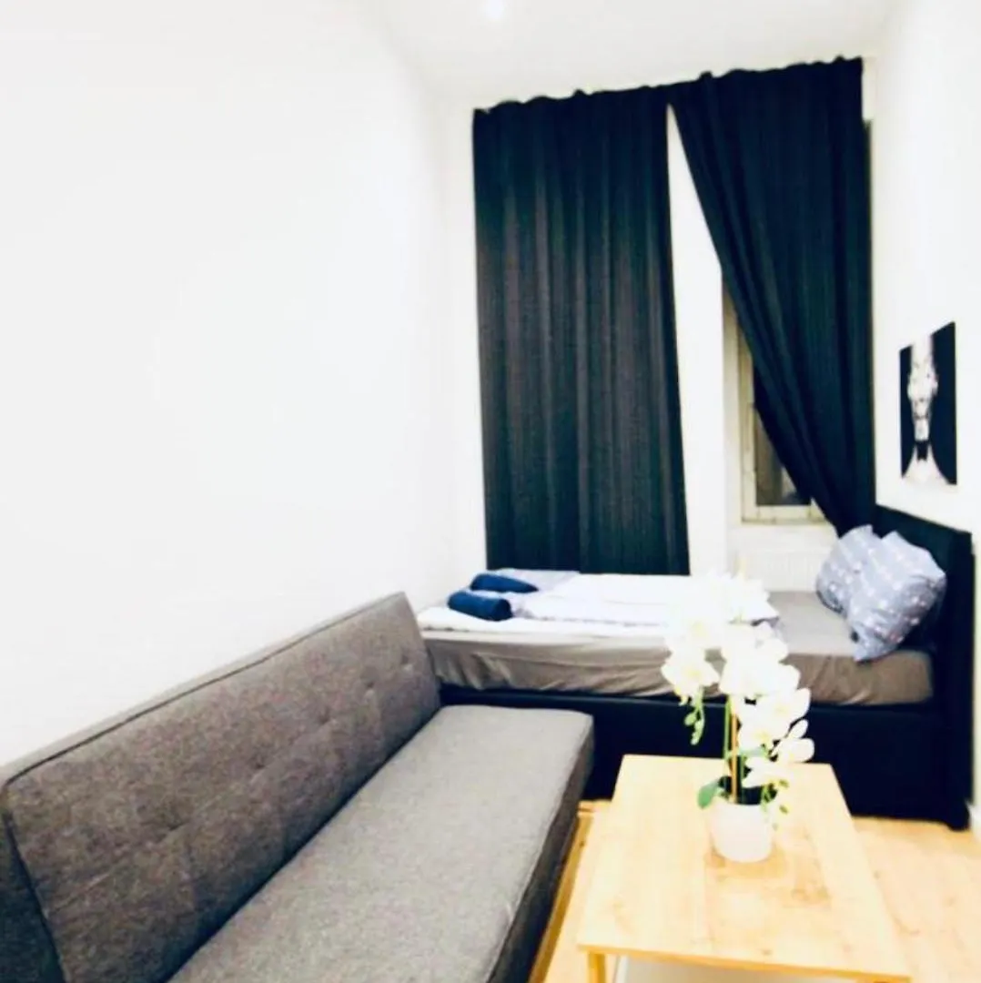 Contacten van Super Central Cozy 5 Bedroom Shared Apt 10Min Walk To Augarten